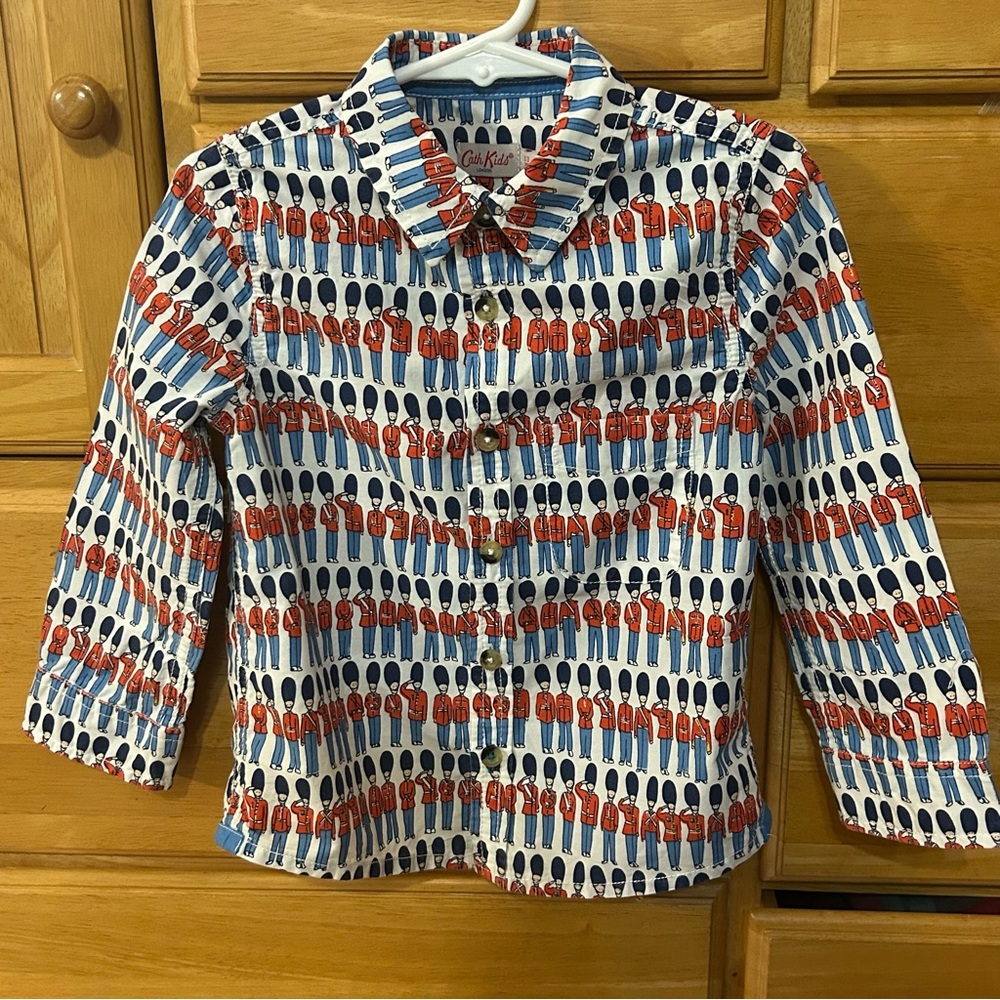 Cath Kids London Boy’s Long Sleeve Button Up Shirt Featuring London Guards 2-3 Y